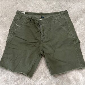Ralph Lauren Green Cargo Shorts with Classic Fit